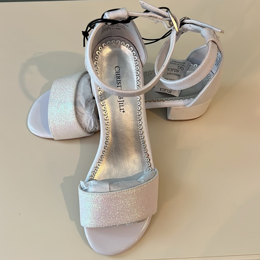 Girls White  Dress sandal, Christie & Jill , size 2, New